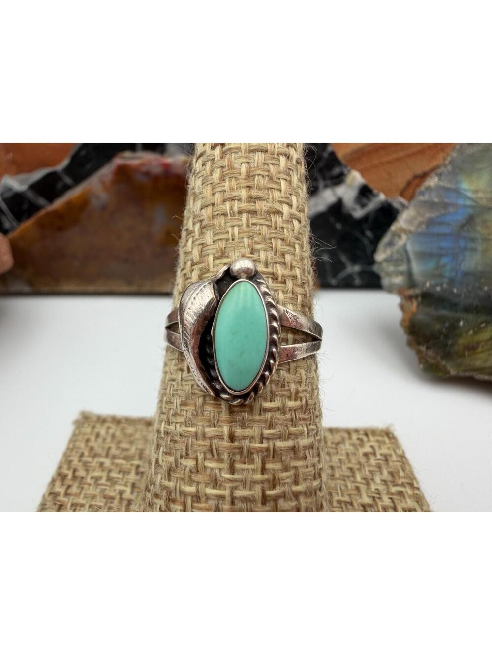 Vintage Native American Navajo Turquoise Stone With A Feather Ring